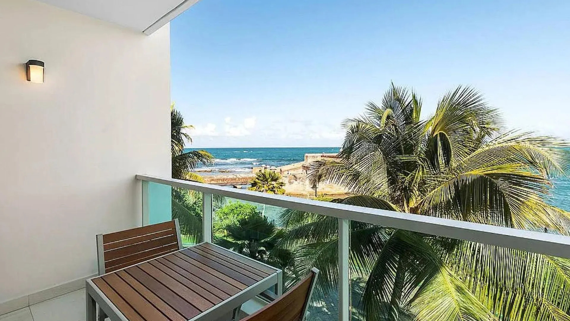 Oceanview Sub Penthouse, Walk To Beach & Pool San Juan 0*,  Puerto Rico