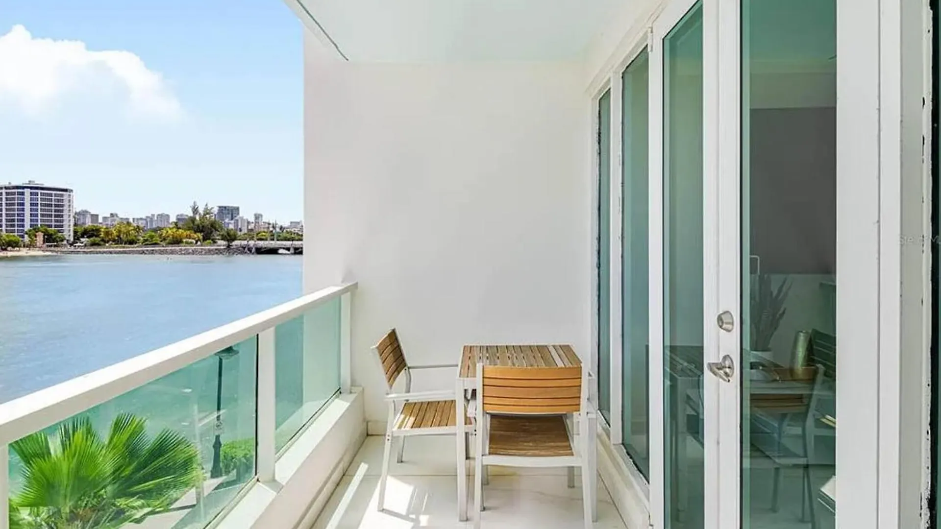 Oceanview Sub Penthouse, Walk To Beach & Pool San Juan 0*,  Puerto Rico