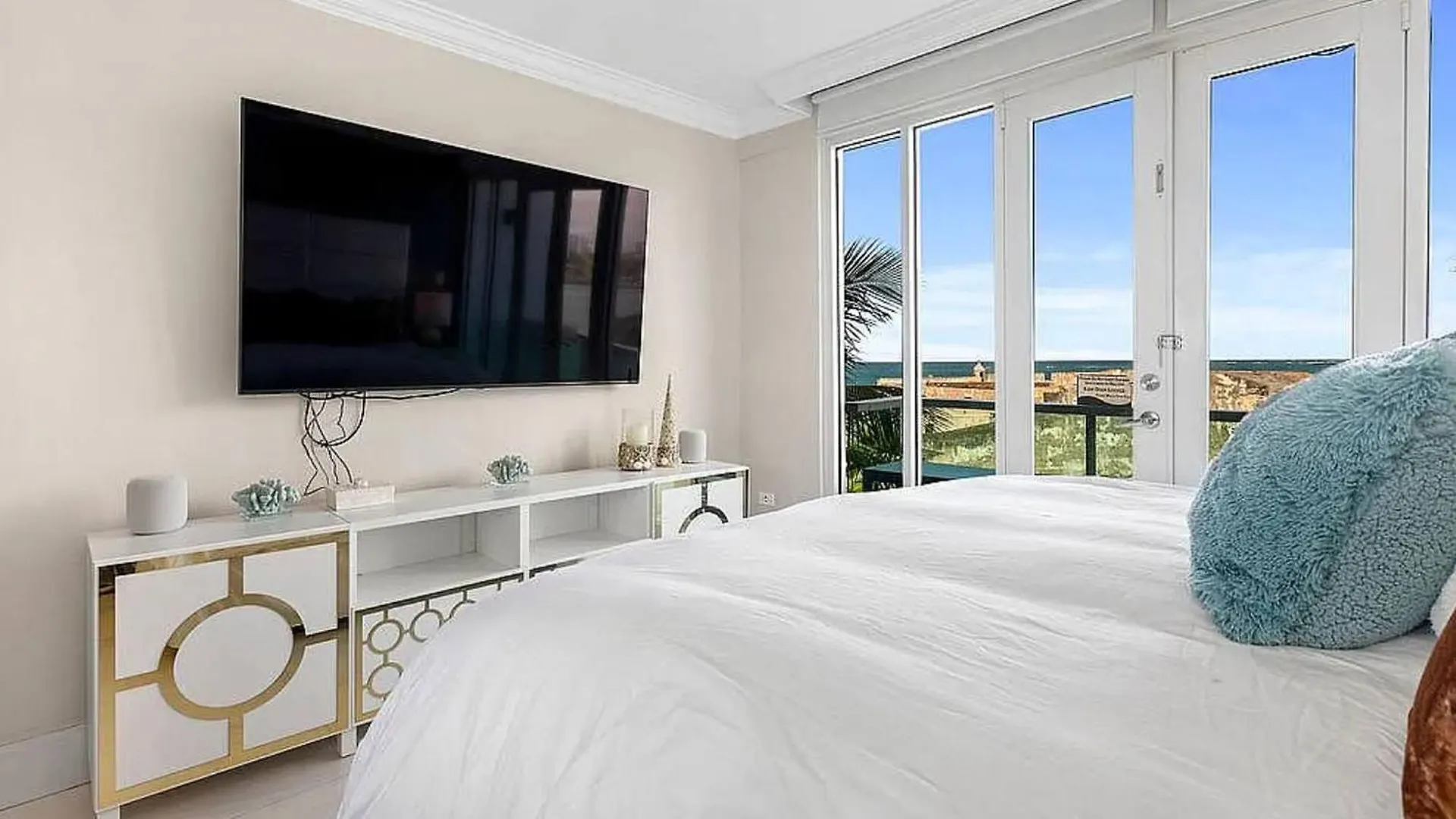 Oceanview Sub Penthouse, Walk To Beach & Pool San Juan