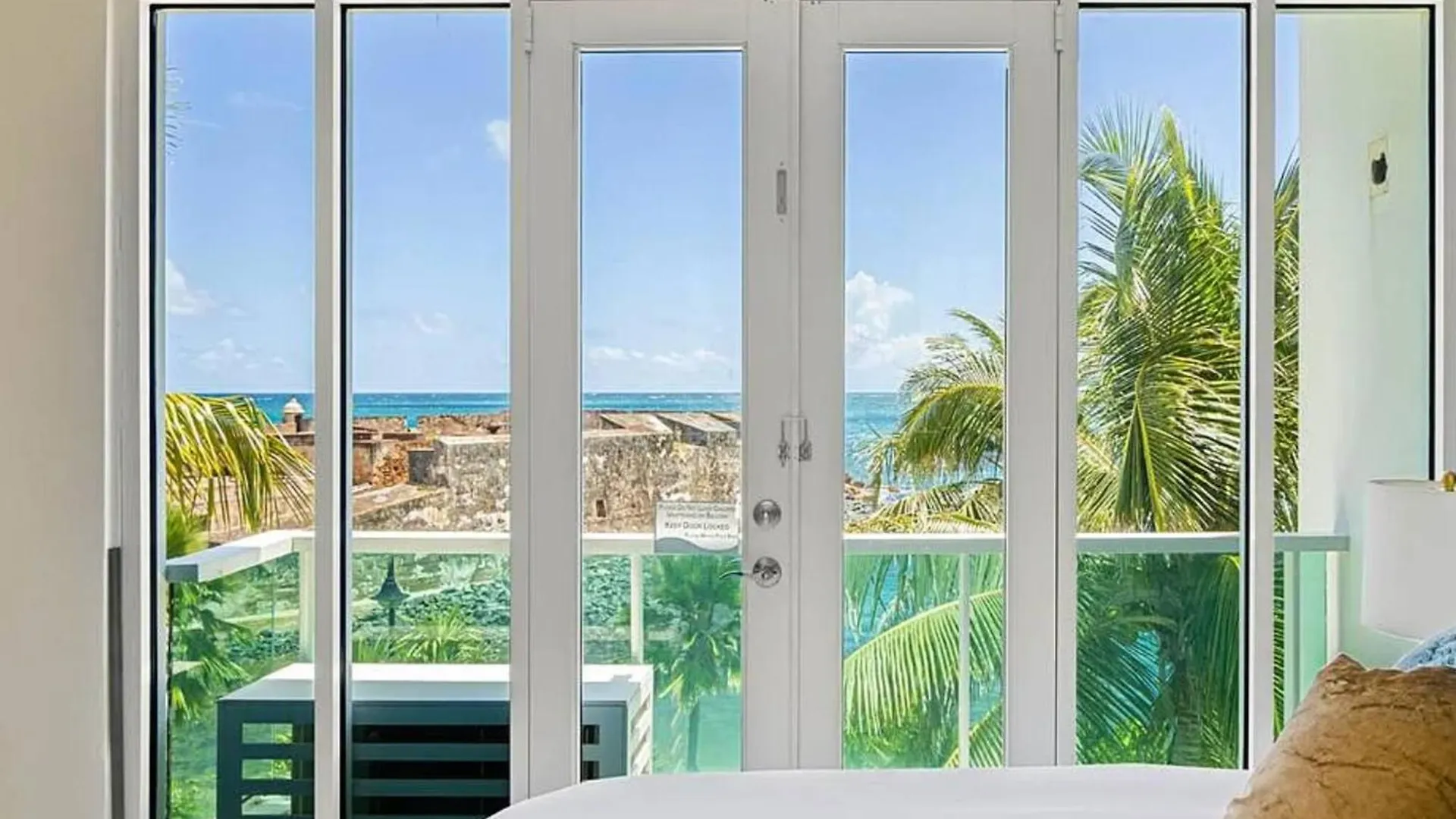 Apartment Oceanview Sub Penthouse, Walk To Beach & Pool San Juan