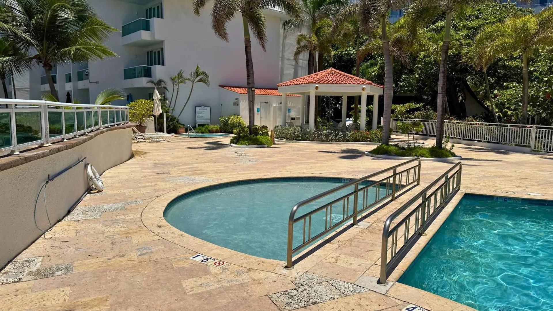 Oceanview Sub Penthouse, Walk To Beach & Pool San Juan 0*,  Puerto Rico