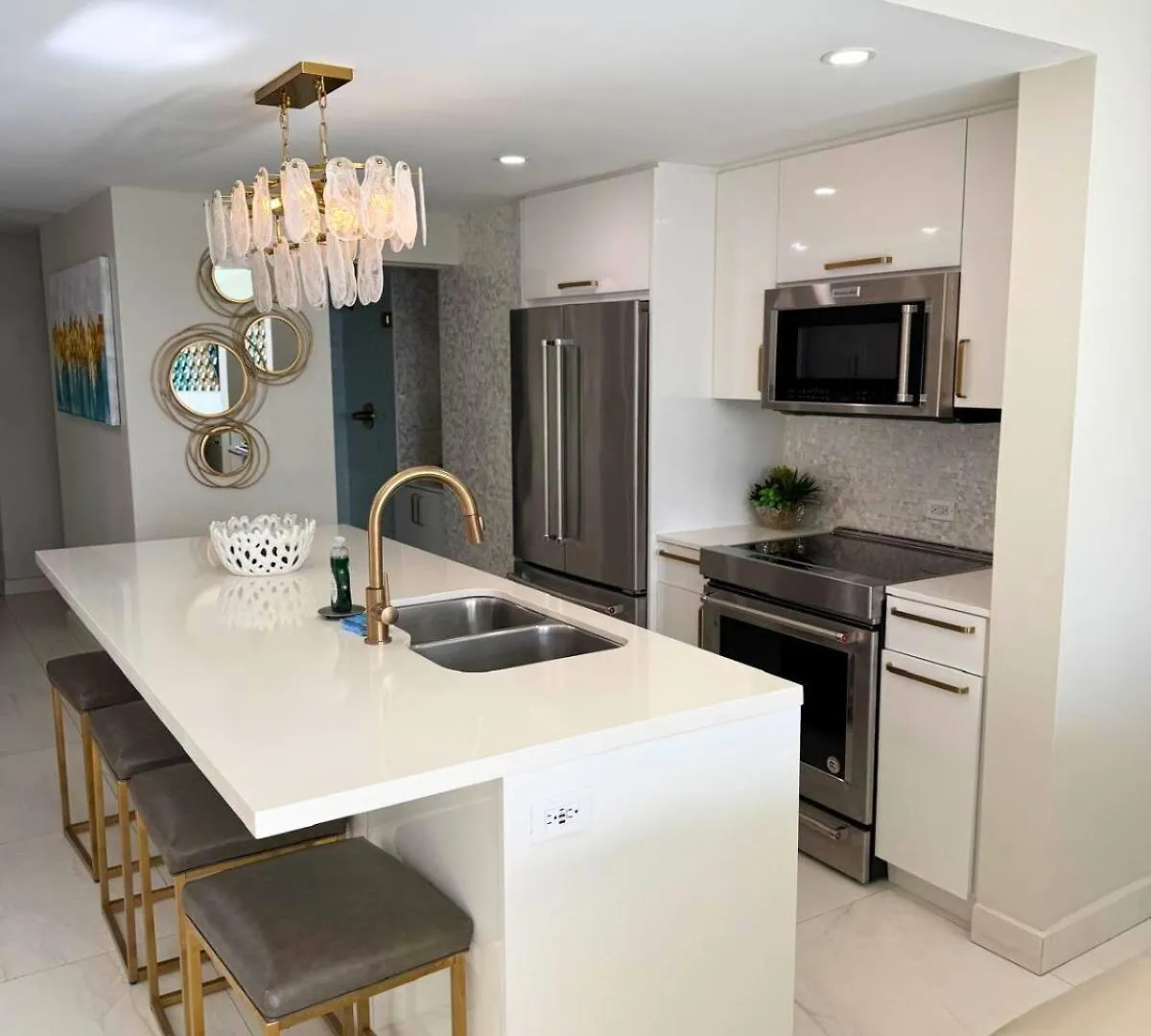 Oceanview Sub Penthouse, Walk To Beach & Pool San Juan