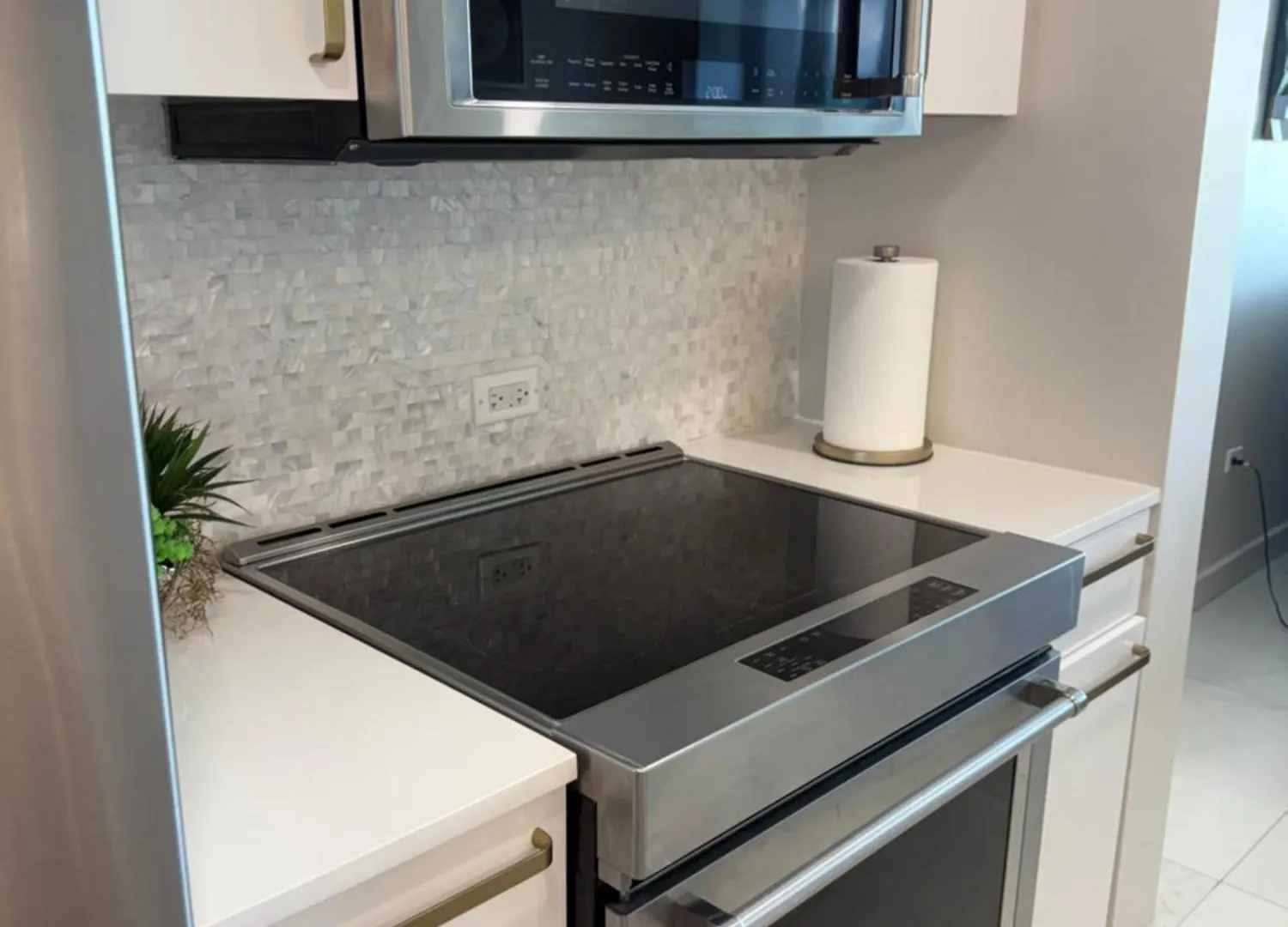 Oceanview Sub Penthouse, Walk To Beach & Pool San Juan