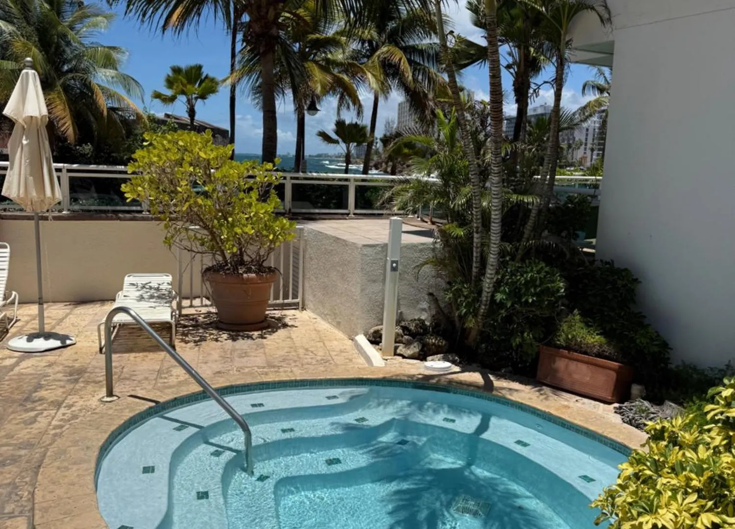 Oceanview Sub Penthouse, Walk To Beach & Pool San Juan Lägenhet