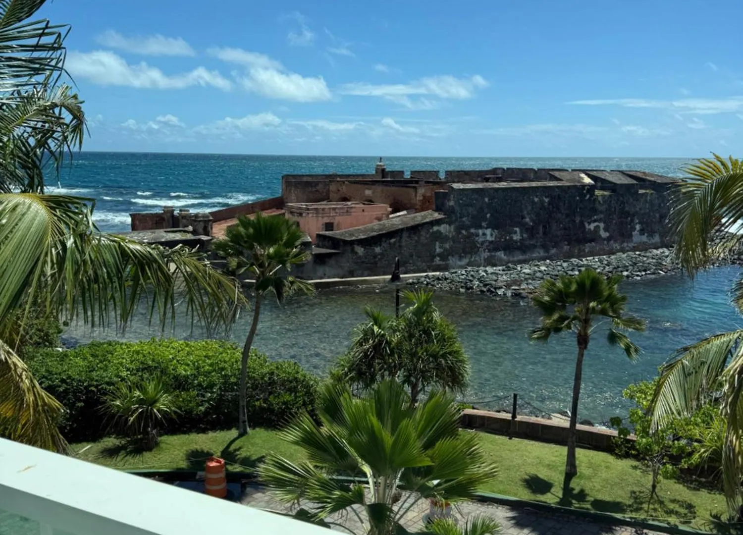 Oceanview Sub Penthouse, Walk To Beach & Pool San Juan Lägenhet