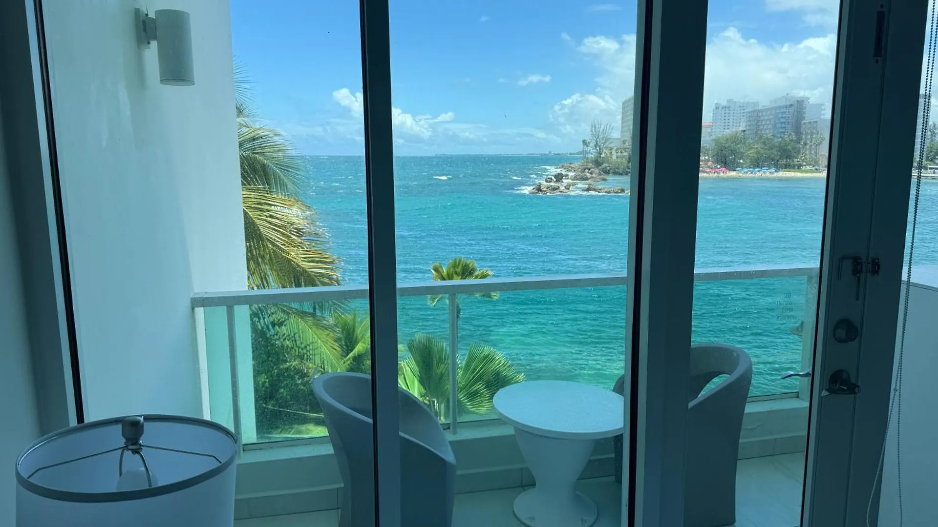 Oceanview Sub Penthouse, Walk To Beach & Pool San Juan