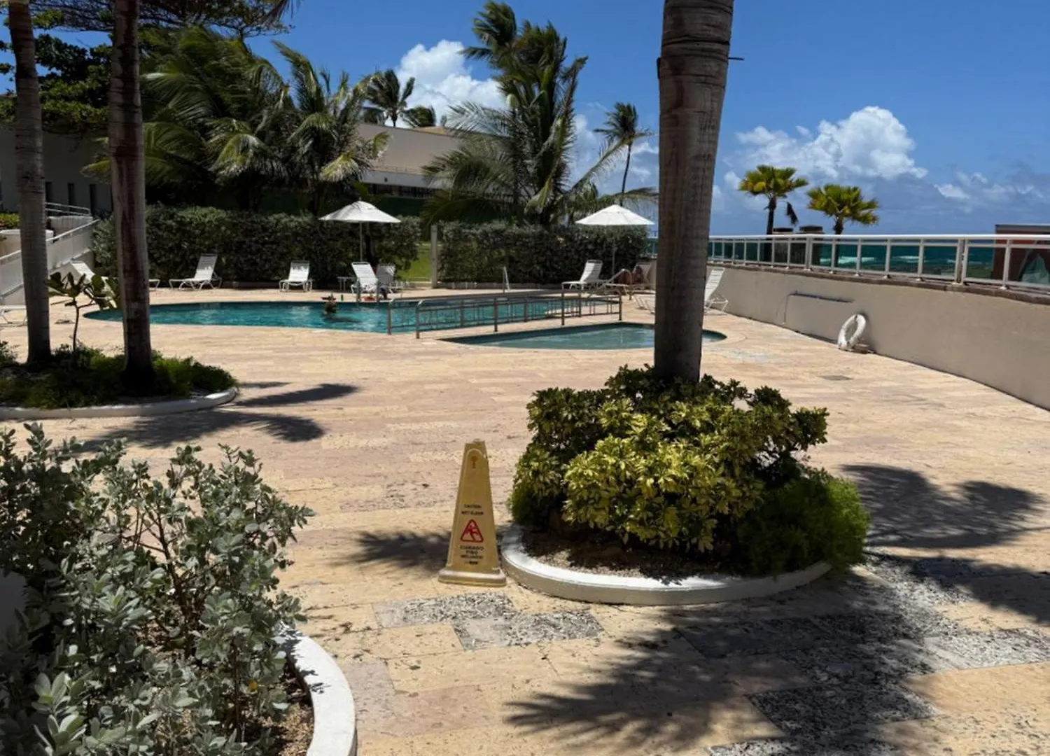 Oceanview Sub Penthouse, Walk To Beach & Pool San Juan